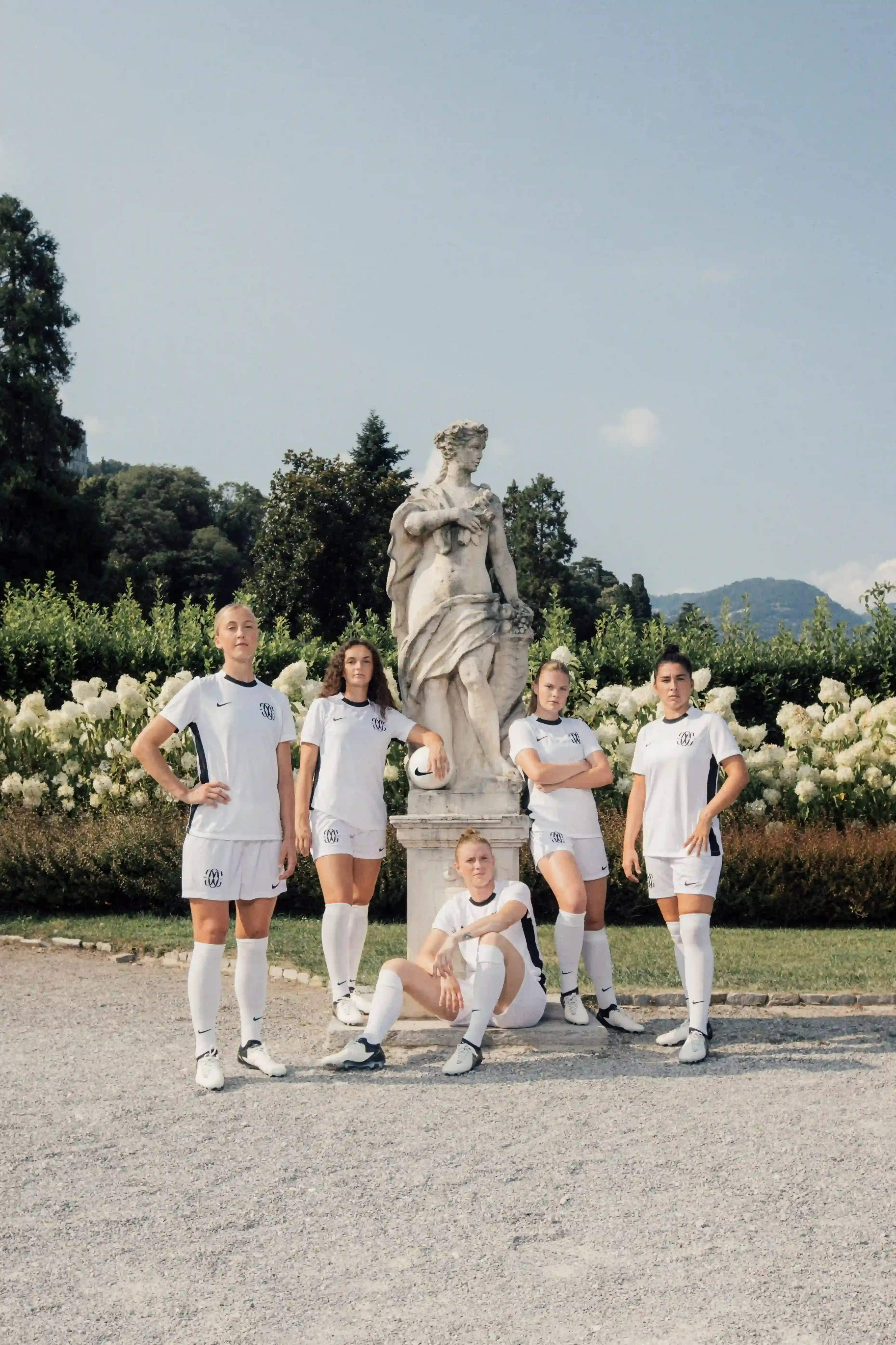 LAKE COMO'S FINEST: F.C. COMO WOMEN UNVEIL STRIKING NEW KITS LAKE COMO'S FINEST: F.C. COMO WOMEN UNVEIL STRIKING NEW KITS (image 2 of 8)