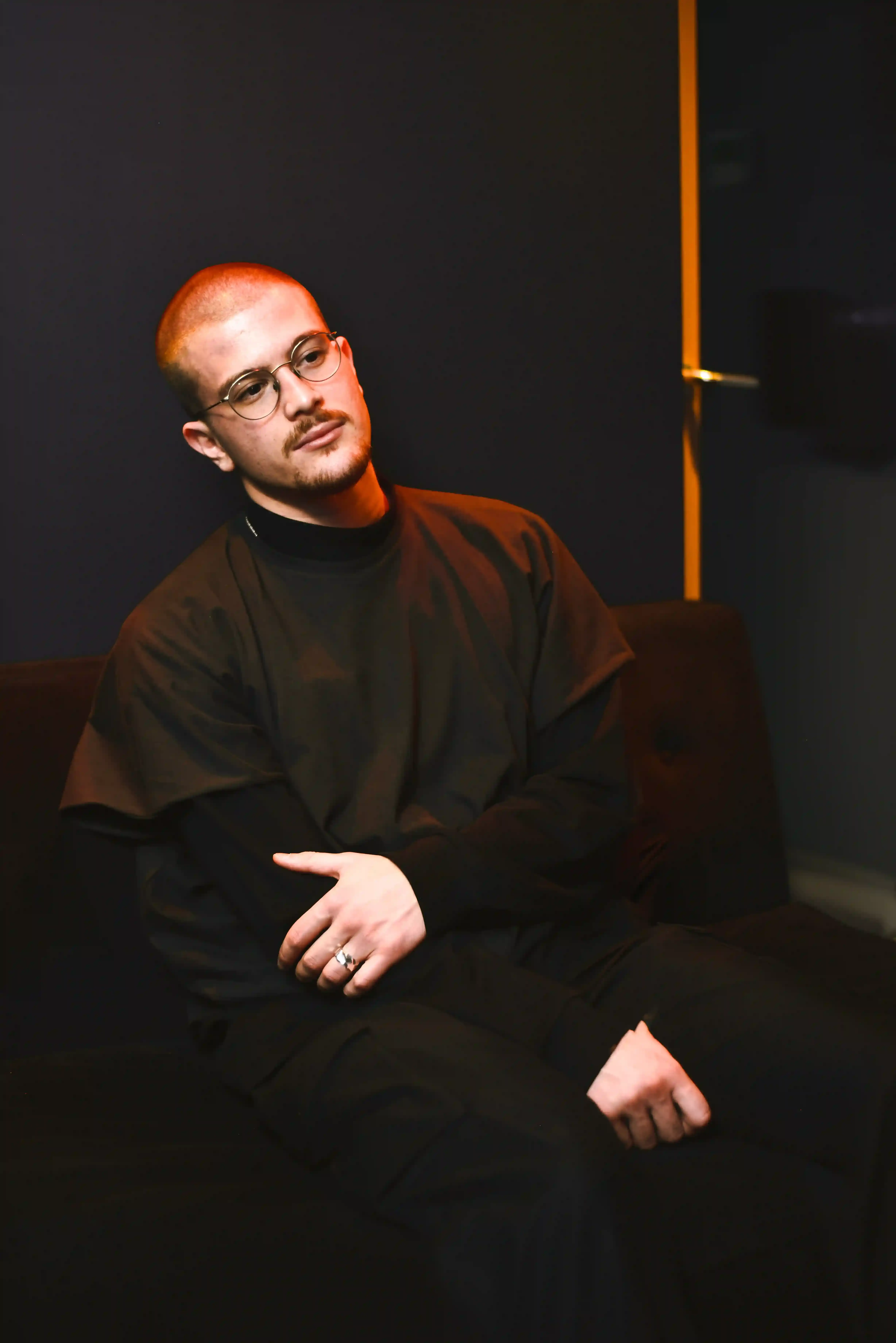 Interview article with Italian music producer Lester Nowhere covering his career development, collaboration with Kanye West, production philosophy, and perspective on Italian music scene. Contains personal anecdotes about his creative process and industry experiences. (image 6 of 6)