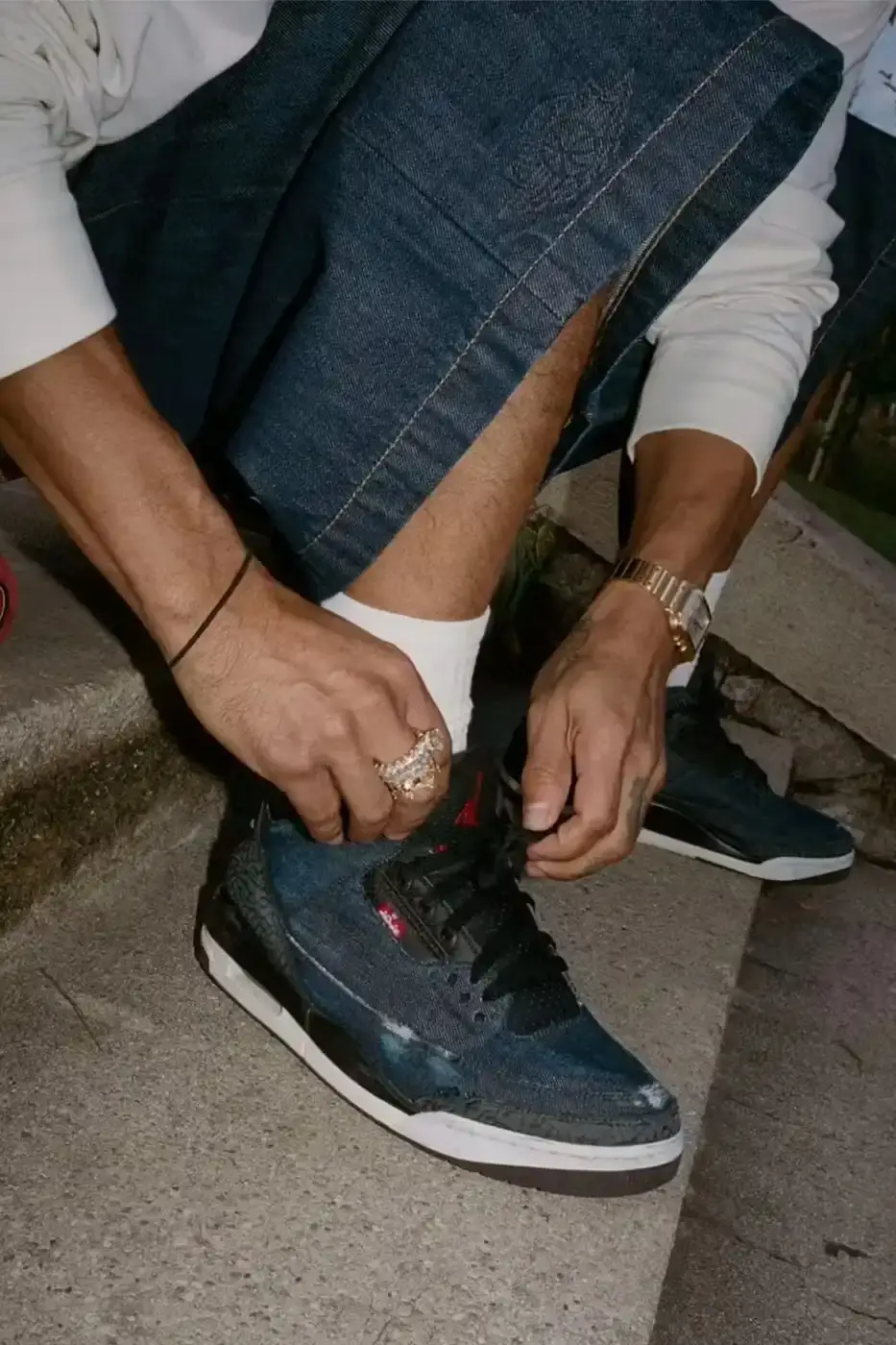LEVI'S AND JORDAN BRAND UNVEIL AIR JORDAN 3 COLLECTION Article about the new Levi's and Jordan Brand collaboration featuring Air Jordan 3 sneakers in denim materials and a matching apparel collection inspired by 1990s style. (image 5 of 9)