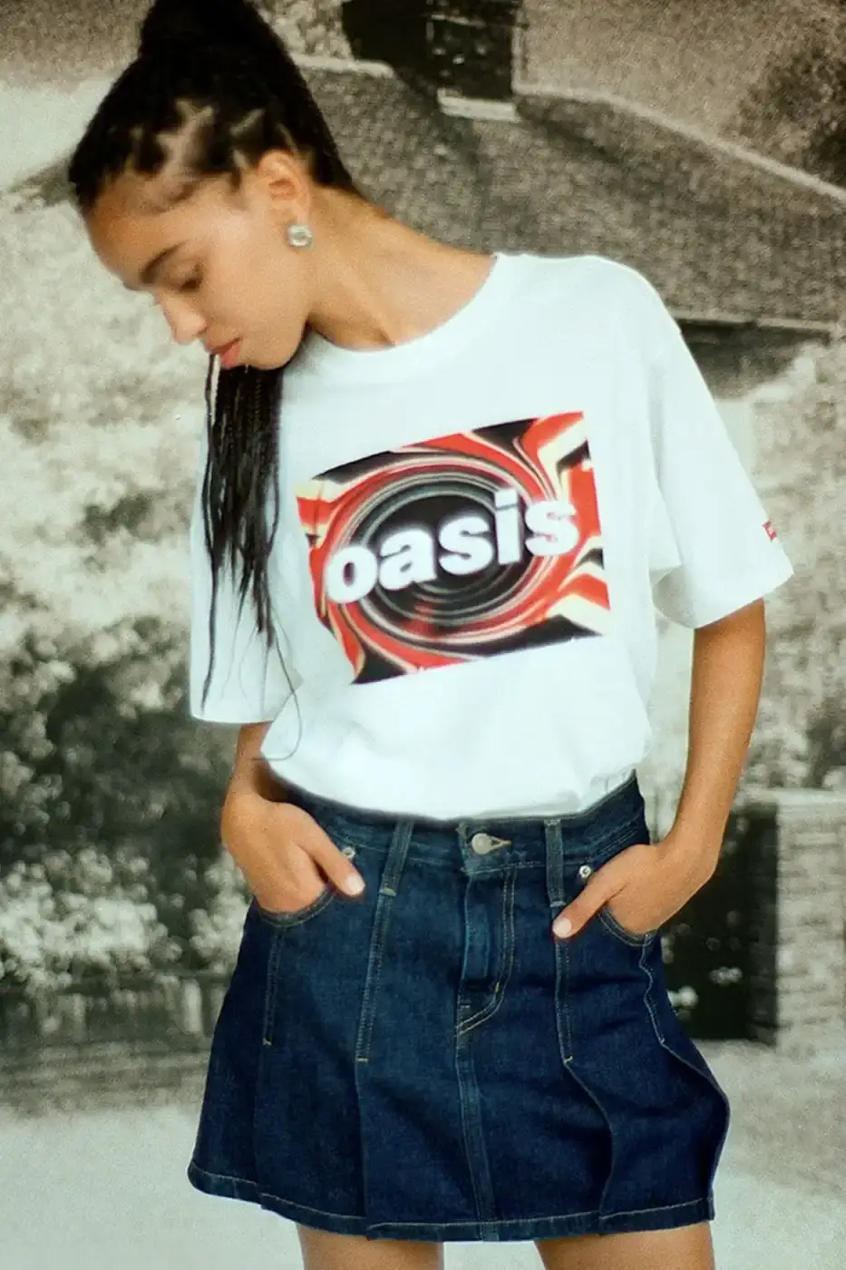 LEVI'S OASIS COLLECTION MARKS BAND'S RETURN image of Levi's new clothing collection inspired by British rock band Oasis, featuring T-shirts with vintage logos and denim pieces including Liam Gallagher's signature parka style. Collection currently available in Europe with worldwide release planned for 2025 (image 14 of 15)