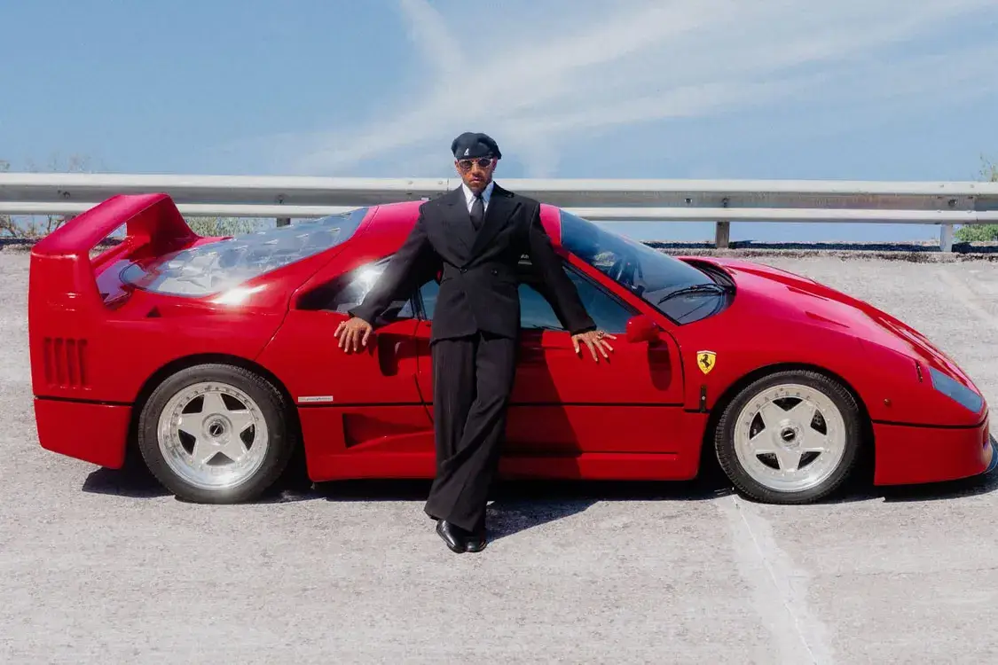 LEWIS HAMILTON DRIVES FERRARI F40 TO MONZA image of Lewis Hamilton arriving at the Monza circuit in a rare Ferrari F40 with engine number 44.
