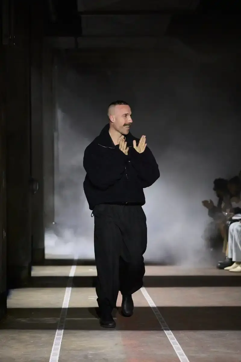 LGN LOUIS GABRIEL NOUCHI CHANNELS ALIEN FOR FW26 COLLECTION Fall/Winter 2026 collection from Louis Gabriel Nouchi inspired by Ridley Scott's Alien film, featuring elongated silhouettes, headpieces, and exploration of sensuality themes. (image 23 of 23)