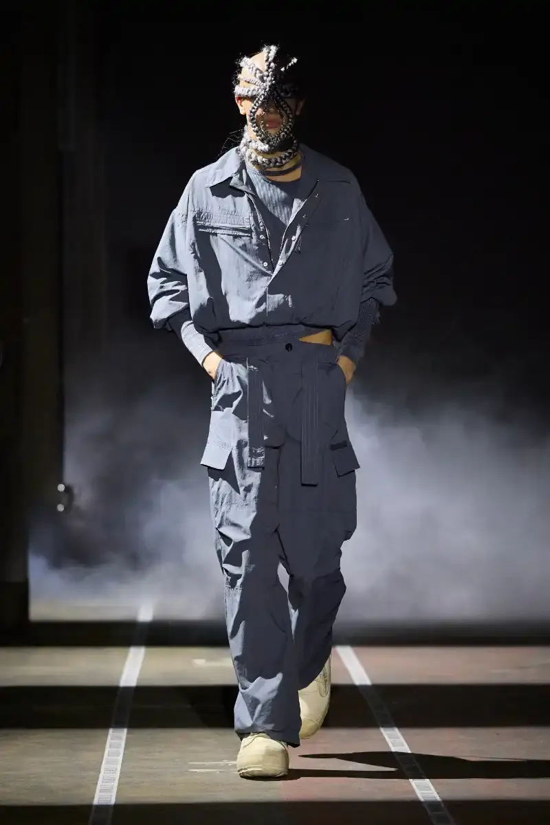 LGN LOUIS GABRIEL NOUCHI CHANNELS ALIEN FOR FW26 COLLECTION Fall/Winter 2026 collection from Louis Gabriel Nouchi inspired by Ridley Scott's Alien film, featuring elongated silhouettes, headpieces, and exploration of sensuality themes. (image 17 of 23)