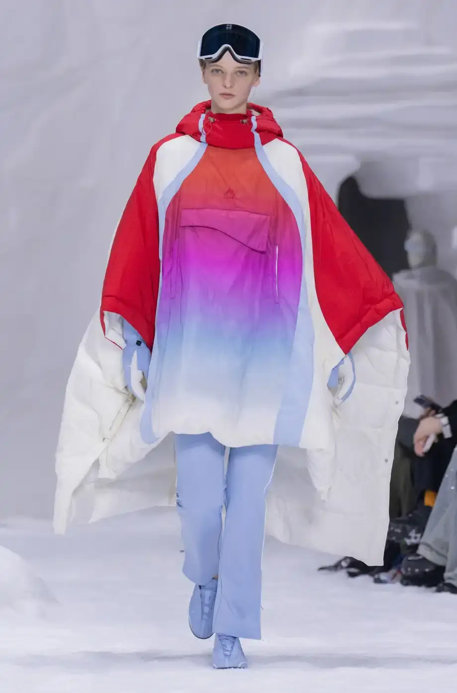 LI-NING RETURNS TO MILAN FASHION WEEK FOR A/W26 Chinese sportswear brand Li-Ning showcased its Autumn/Winter 2026 collection at Milan Fashion Week on January 16, 2026, presenting two lines focused on winter sports aesthetics and performance wear. (image 27 of 33)