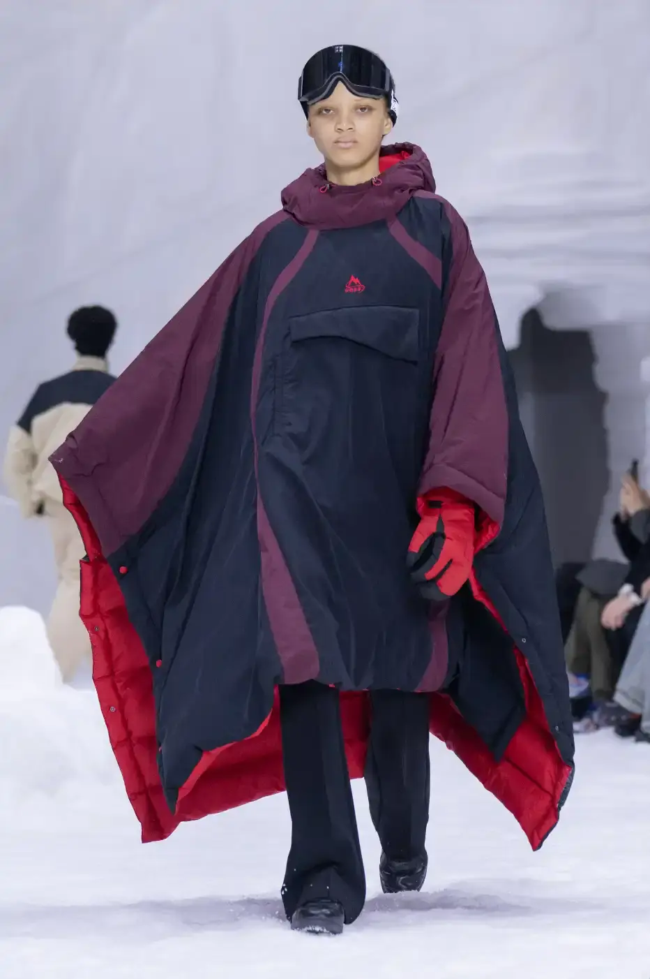 LI-NING RETURNS TO MILAN FASHION WEEK FOR A/W26 Chinese sportswear brand Li-Ning showcased its Autumn/Winter 2026 collection at Milan Fashion Week on January 16, 2026, presenting two lines focused on winter sports aesthetics and performance wear. (image 24 of 33)