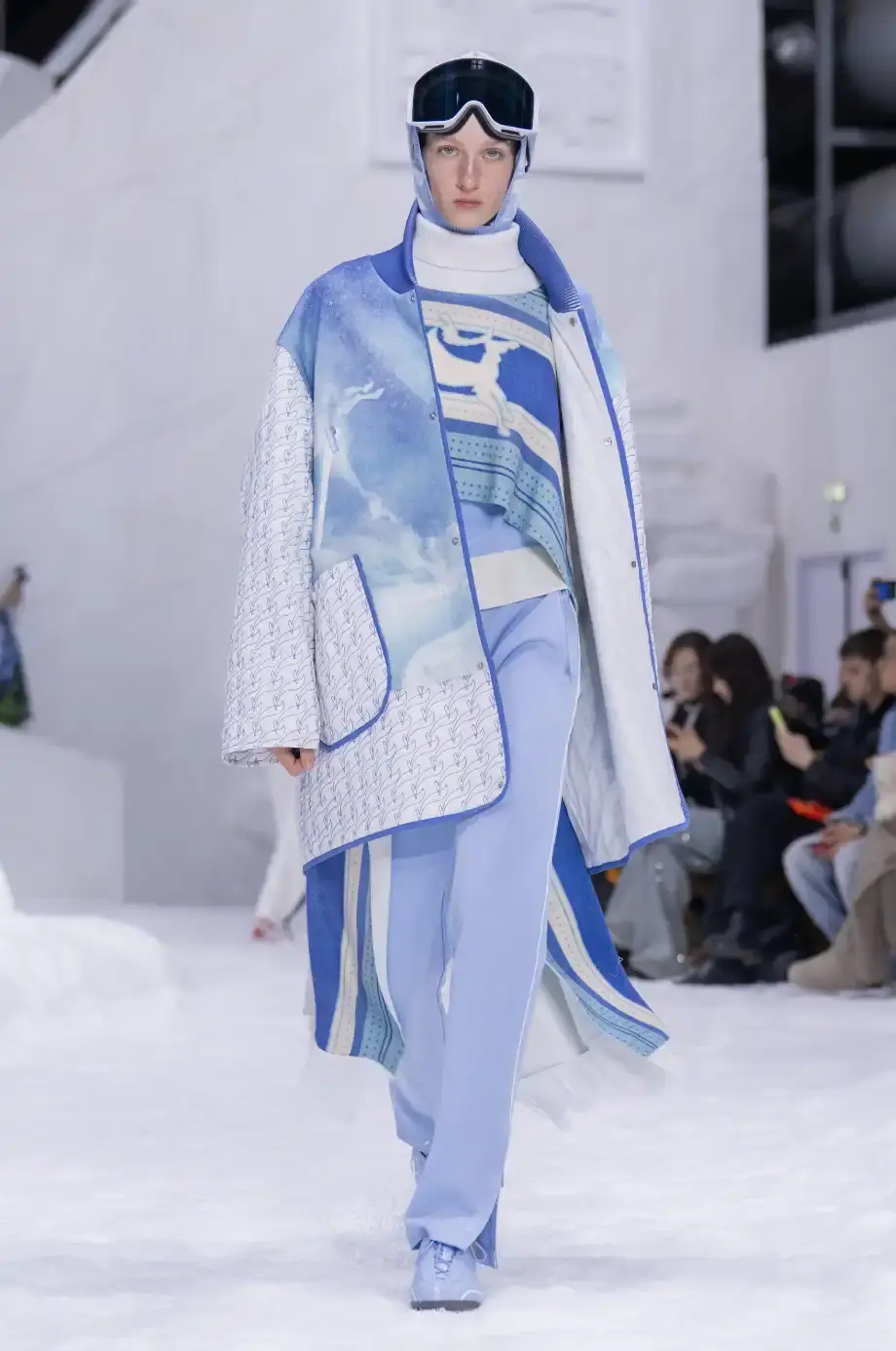 LI-NING RETURNS TO MILAN FASHION WEEK FOR A/W26 Chinese sportswear brand Li-Ning showcased its Autumn/Winter 2026 collection at Milan Fashion Week on January 16, 2026, presenting two lines focused on winter sports aesthetics and performance wear. (image 29 of 33)