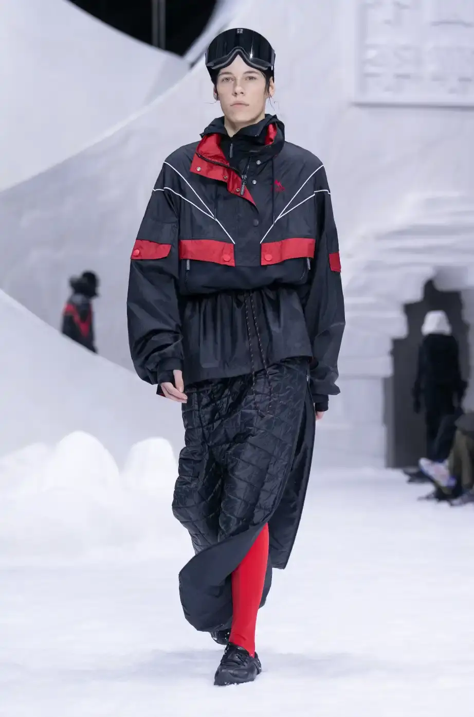 LI-NING RETURNS TO MILAN FASHION WEEK FOR A/W26 Chinese sportswear brand Li-Ning showcased its Autumn/Winter 2026 collection at Milan Fashion Week on January 16, 2026, presenting two lines focused on winter sports aesthetics and performance wear. (image 16 of 33)