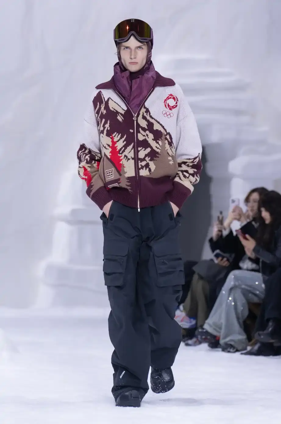 LI-NING RETURNS TO MILAN FASHION WEEK FOR A/W26 Chinese sportswear brand Li-Ning showcased its Autumn/Winter 2026 collection at Milan Fashion Week on January 16, 2026, presenting two lines focused on winter sports aesthetics and performance wear. (image 12 of 33)