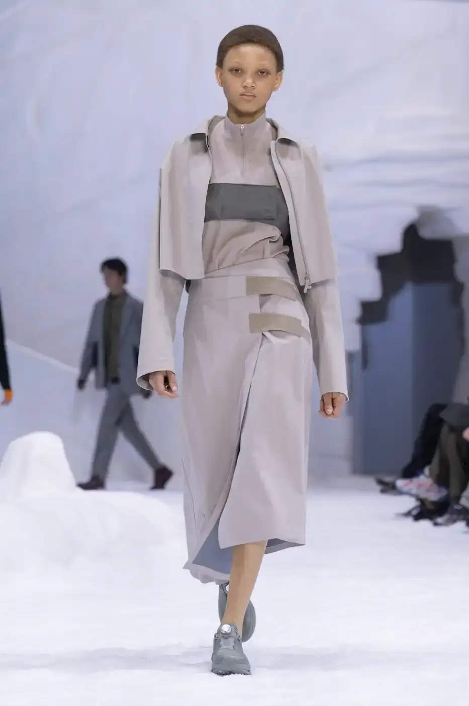LI-NING RETURNS TO MILAN FASHION WEEK FOR A/W26 Chinese sportswear brand Li-Ning showcased its Autumn/Winter 2026 collection at Milan Fashion Week on January 16, 2026, presenting two lines focused on winter sports aesthetics and performance wear. (image 3 of 33)