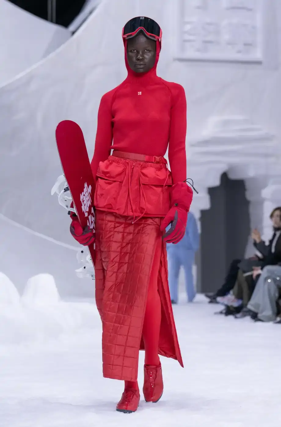 LI-NING RETURNS TO MILAN FASHION WEEK FOR A/W26 Chinese sportswear brand Li-Ning showcased its Autumn/Winter 2026 collection at Milan Fashion Week on January 16, 2026, presenting two lines focused on winter sports aesthetics and performance wear. (image 5 of 33)