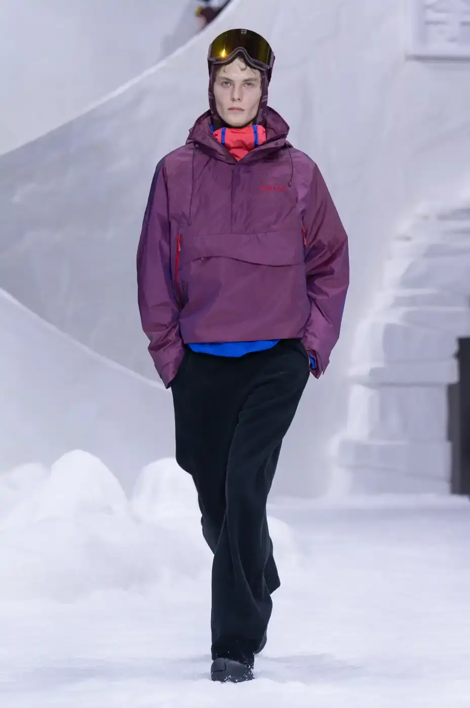 LI-NING RETURNS TO MILAN FASHION WEEK FOR A/W26 Chinese sportswear brand Li-Ning showcased its Autumn/Winter 2026 collection at Milan Fashion Week on January 16, 2026, presenting two lines focused on winter sports aesthetics and performance wear. (image 11 of 33)