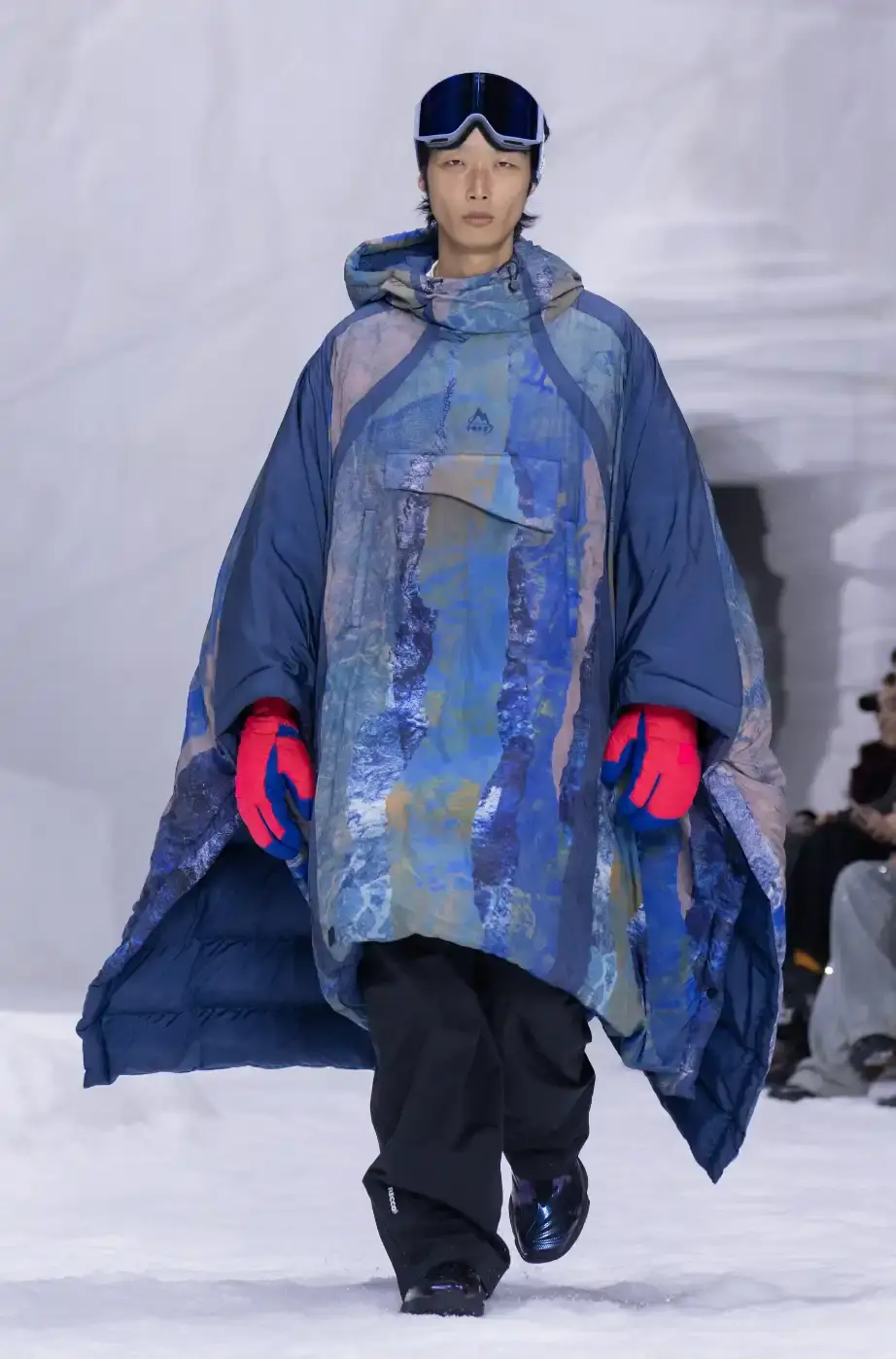 LI-NING RETURNS TO MILAN FASHION WEEK FOR A/W26 Chinese sportswear brand Li-Ning showcased its Autumn/Winter 2026 collection at Milan Fashion Week on January 16, 2026, presenting two lines focused on winter sports aesthetics and performance wear. (image 33 of 33)