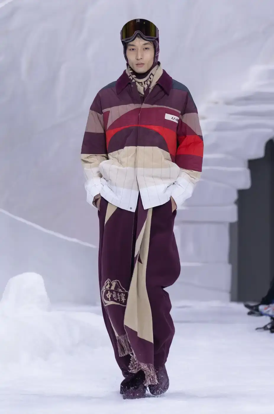 LI-NING RETURNS TO MILAN FASHION WEEK FOR A/W26 Chinese sportswear brand Li-Ning showcased its Autumn/Winter 2026 collection at Milan Fashion Week on January 16, 2026, presenting two lines focused on winter sports aesthetics and performance wear. (image 9 of 33)