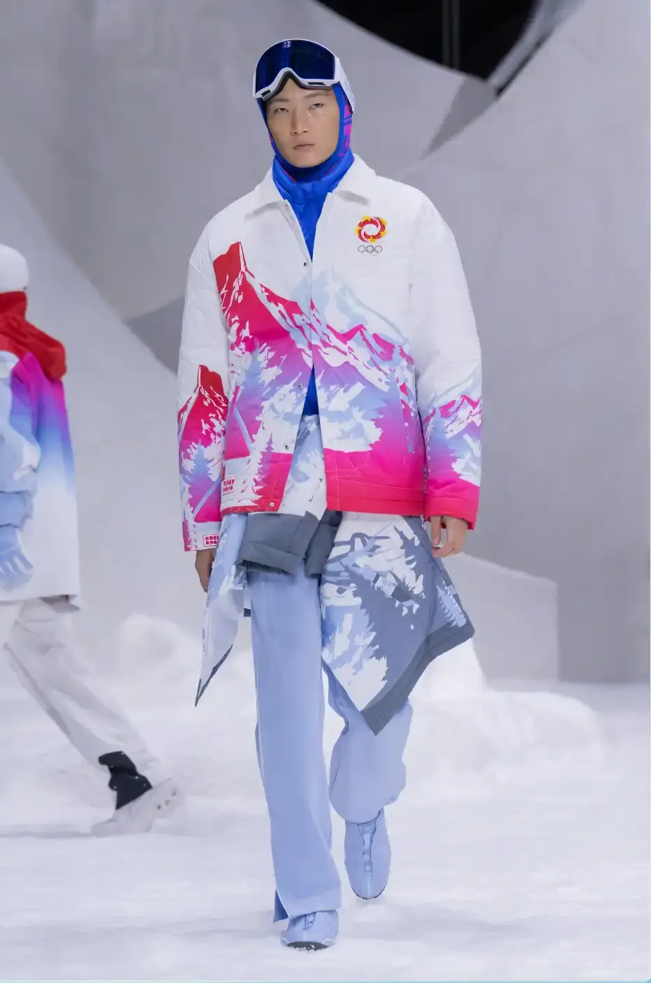 LI-NING RETURNS TO MILAN FASHION WEEK FOR A/W26 Chinese sportswear brand Li-Ning showcased its Autumn/Winter 2026 collection at Milan Fashion Week on January 16, 2026, presenting two lines focused on winter sports aesthetics and performance wear. (image 28 of 33)