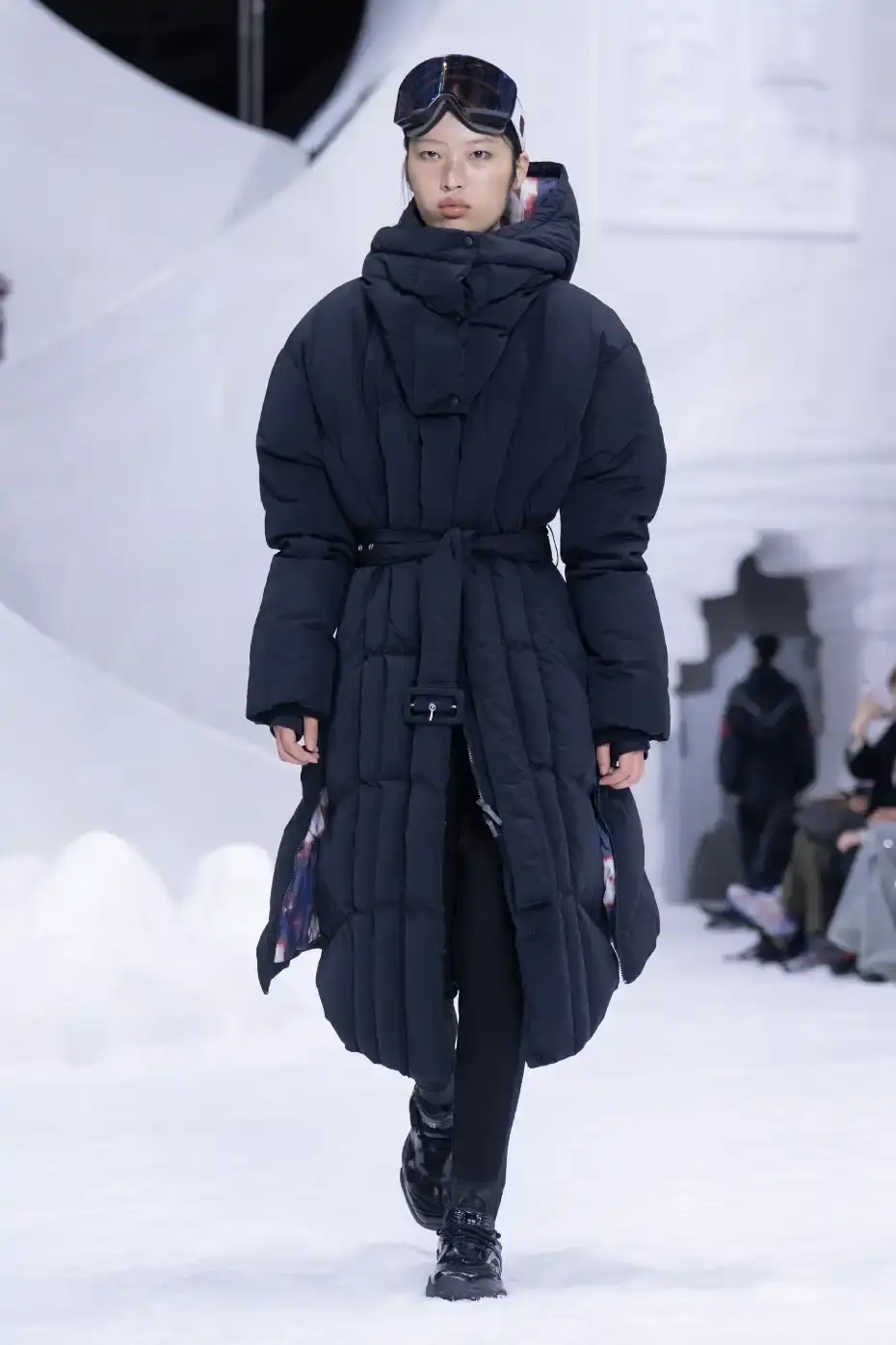 LI-NING RETURNS TO MILAN FASHION WEEK FOR A/W26 Chinese sportswear brand Li-Ning showcased its Autumn/Winter 2026 collection at Milan Fashion Week on January 16, 2026, presenting two lines focused on winter sports aesthetics and performance wear. (image 19 of 33)