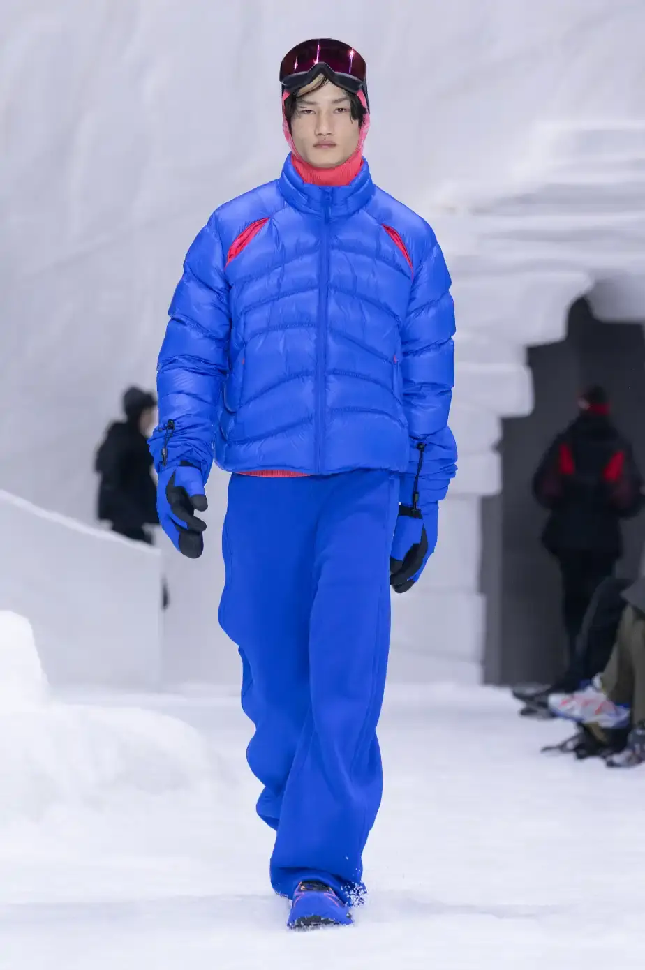 LI-NING RETURNS TO MILAN FASHION WEEK FOR A/W26 Chinese sportswear brand Li-Ning showcased its Autumn/Winter 2026 collection at Milan Fashion Week on January 16, 2026, presenting two lines focused on winter sports aesthetics and performance wear. (image 13 of 33)