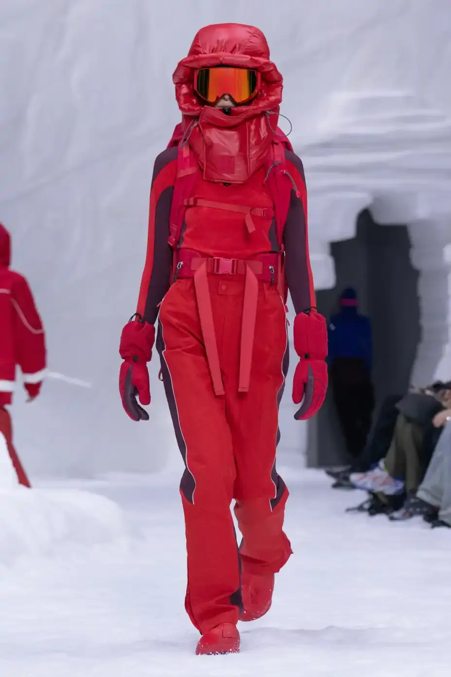 LI-NING RETURNS TO MILAN FASHION WEEK FOR A/W26 Chinese sportswear brand Li-Ning showcased its Autumn/Winter 2026 collection at Milan Fashion Week on January 16, 2026, presenting two lines focused on winter sports aesthetics and performance wear. (image 8 of 33)