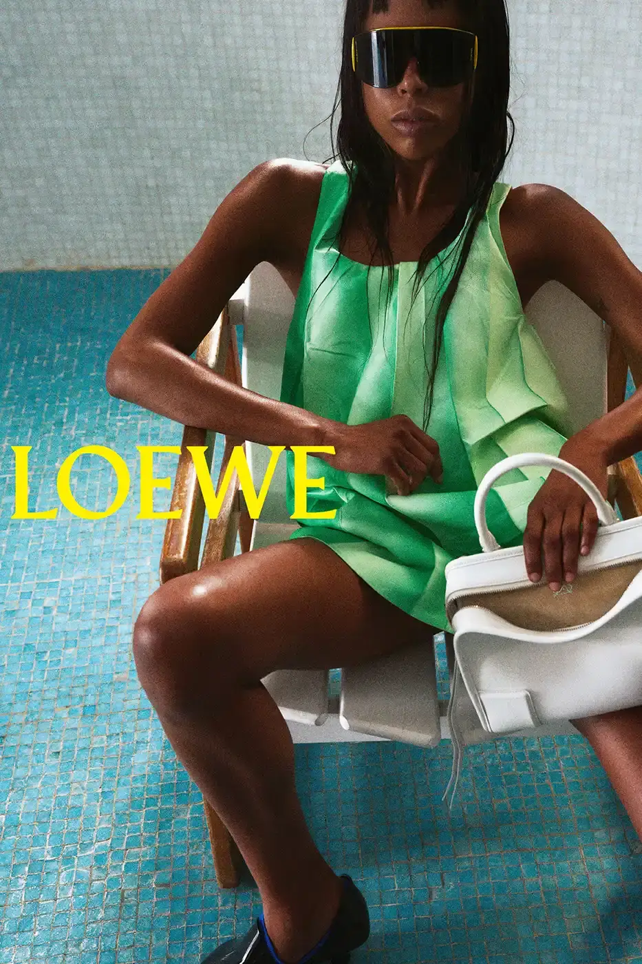 LOEWE SPRING SUMMER 2026 CAMPAIGN GUIDE image detailing the Loewe Spring Summer 2026 fashion campaign. The text describes clothing designs, campaign actors, and release schedules. (image 24 of 25)