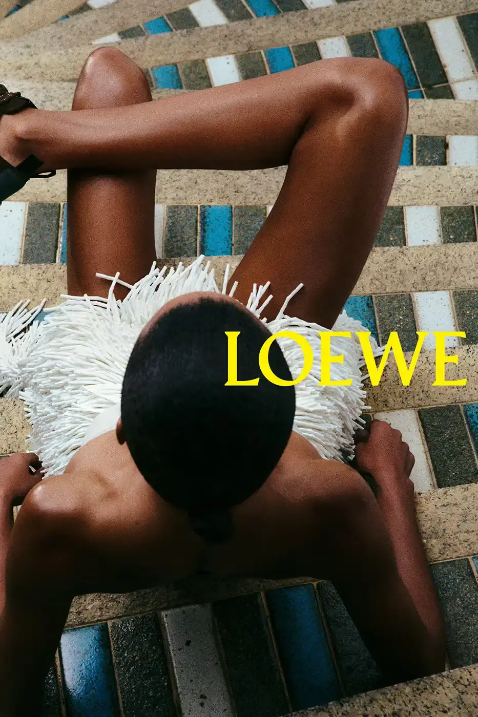 LOEWE SPRING SUMMER 2026 CAMPAIGN GUIDE image detailing the Loewe Spring Summer 2026 fashion campaign. The text describes clothing designs, campaign actors, and release schedules. (image 10 of 25)