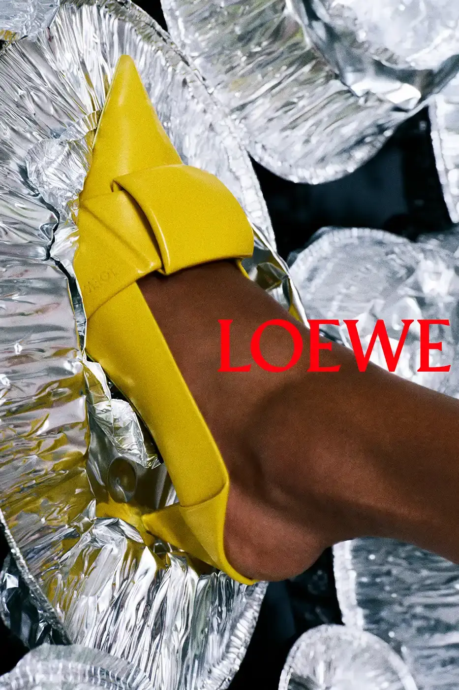 LOEWE SPRING SUMMER 2026 CAMPAIGN GUIDE image detailing the Loewe Spring Summer 2026 fashion campaign. The text describes clothing designs, campaign actors, and release schedules. (image 17 of 25)