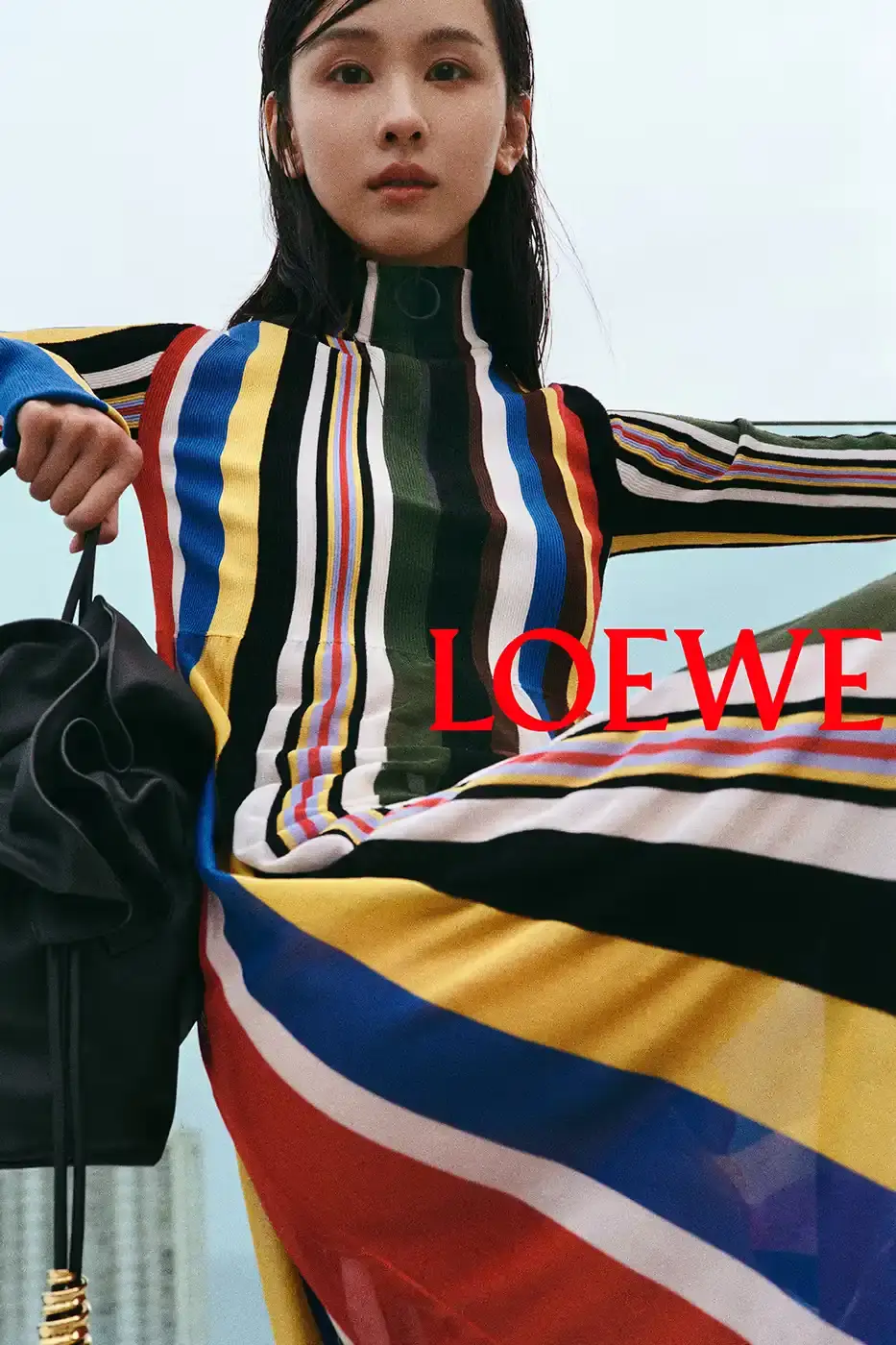 LOEWE SPRING SUMMER 2026 CAMPAIGN GUIDE image detailing the Loewe Spring Summer 2026 fashion campaign. The text describes clothing designs, campaign actors, and release schedules. (image 4 of 25)