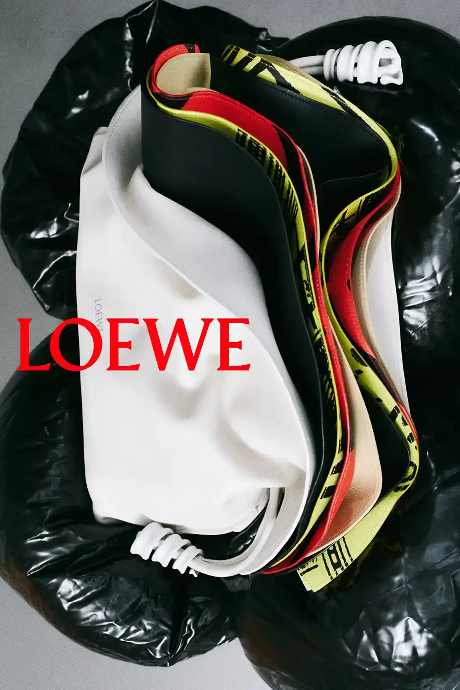 LOEWE SPRING SUMMER 2026 CAMPAIGN GUIDE image detailing the Loewe Spring Summer 2026 fashion campaign. The text describes clothing designs, campaign actors, and release schedules. (image 19 of 25)