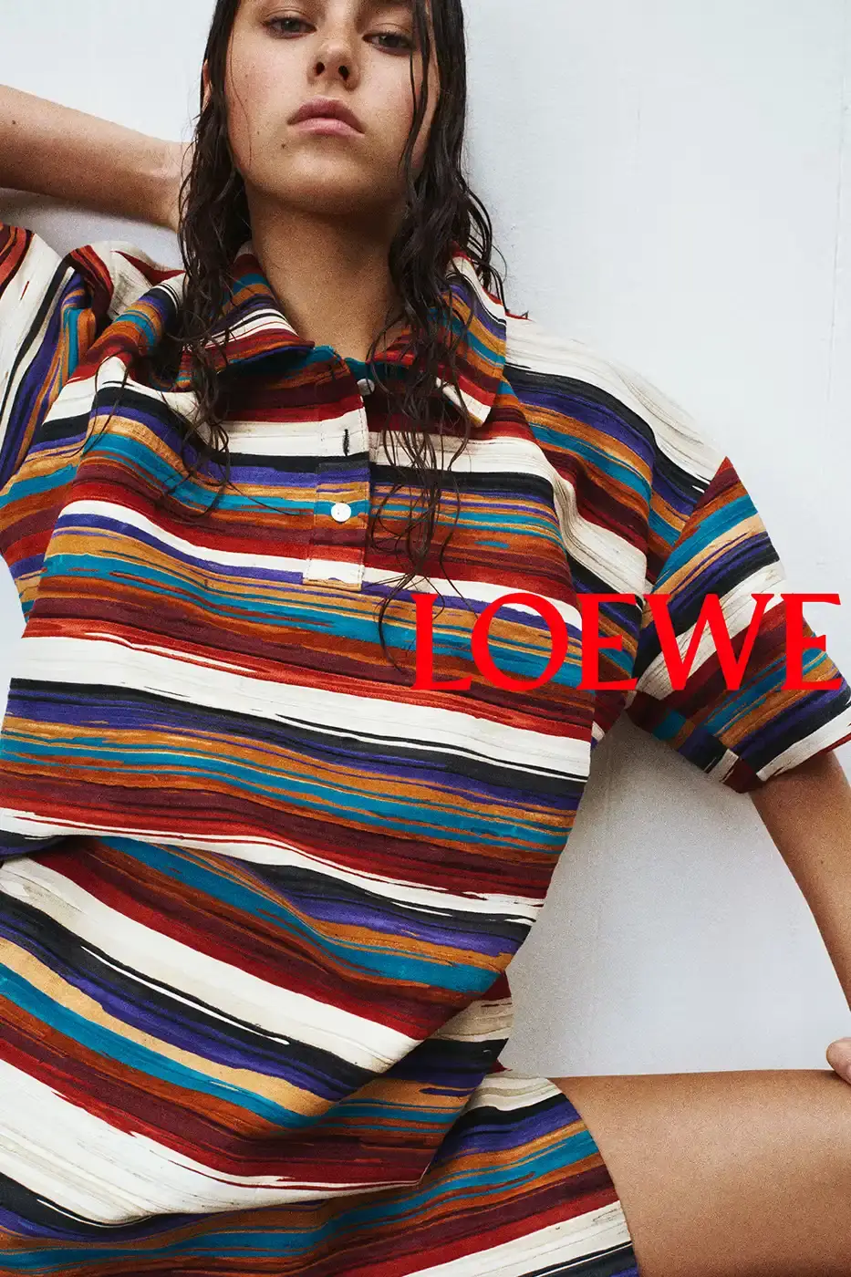 LOEWE SPRING SUMMER 2026 CAMPAIGN GUIDE image detailing the Loewe Spring Summer 2026 fashion campaign. The text describes clothing designs, campaign actors, and release schedules. (image 2 of 25)
