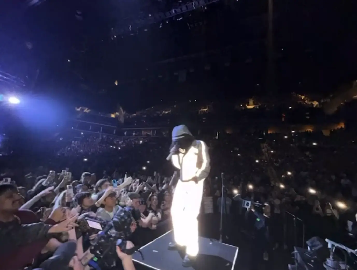LORDE CONQUERS MILAN: A VISCERAL AND STRIPPED BACK LIVE CONCERT The live show creates an intimate connection through minimal stage design.