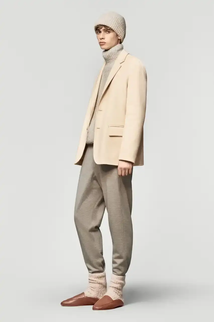 LORO PIANA TAKES EQUESTRIAN CUES FOR FALL/WINTER 2025-26 LORO PIANA TAKES EQUESTRIAN CUES FOR FALL/WINTER 2025-26 (image 18 of 49)