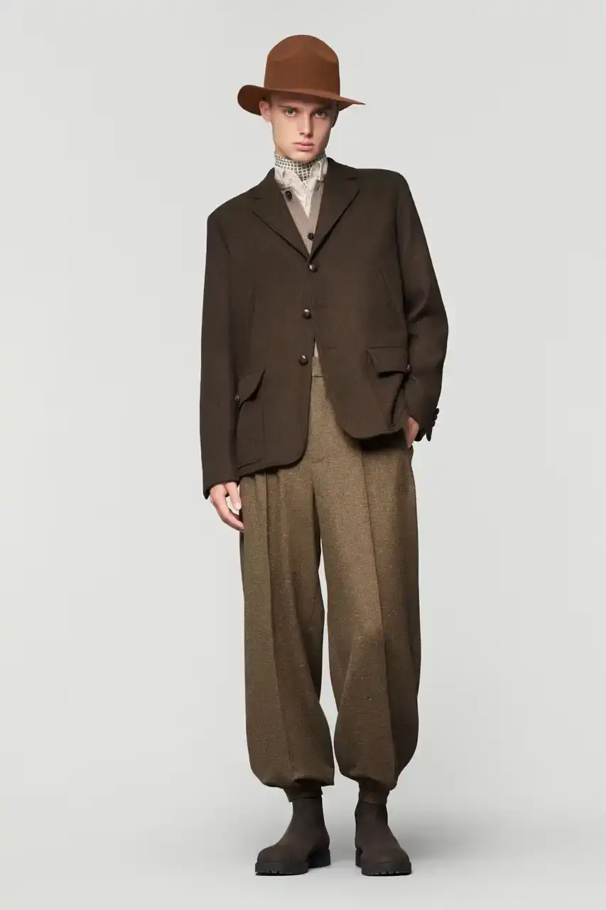 LORO PIANA TAKES EQUESTRIAN CUES FOR FALL/WINTER 2025-26 LORO PIANA TAKES EQUESTRIAN CUES FOR FALL/WINTER 2025-26 (image 30 of 49)