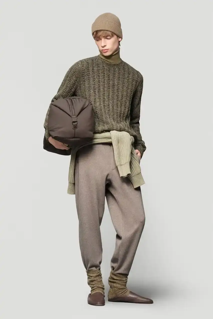 LORO PIANA TAKES EQUESTRIAN CUES FOR FALL/WINTER 2025-26 LORO PIANA TAKES EQUESTRIAN CUES FOR FALL/WINTER 2025-26 (image 20 of 49)