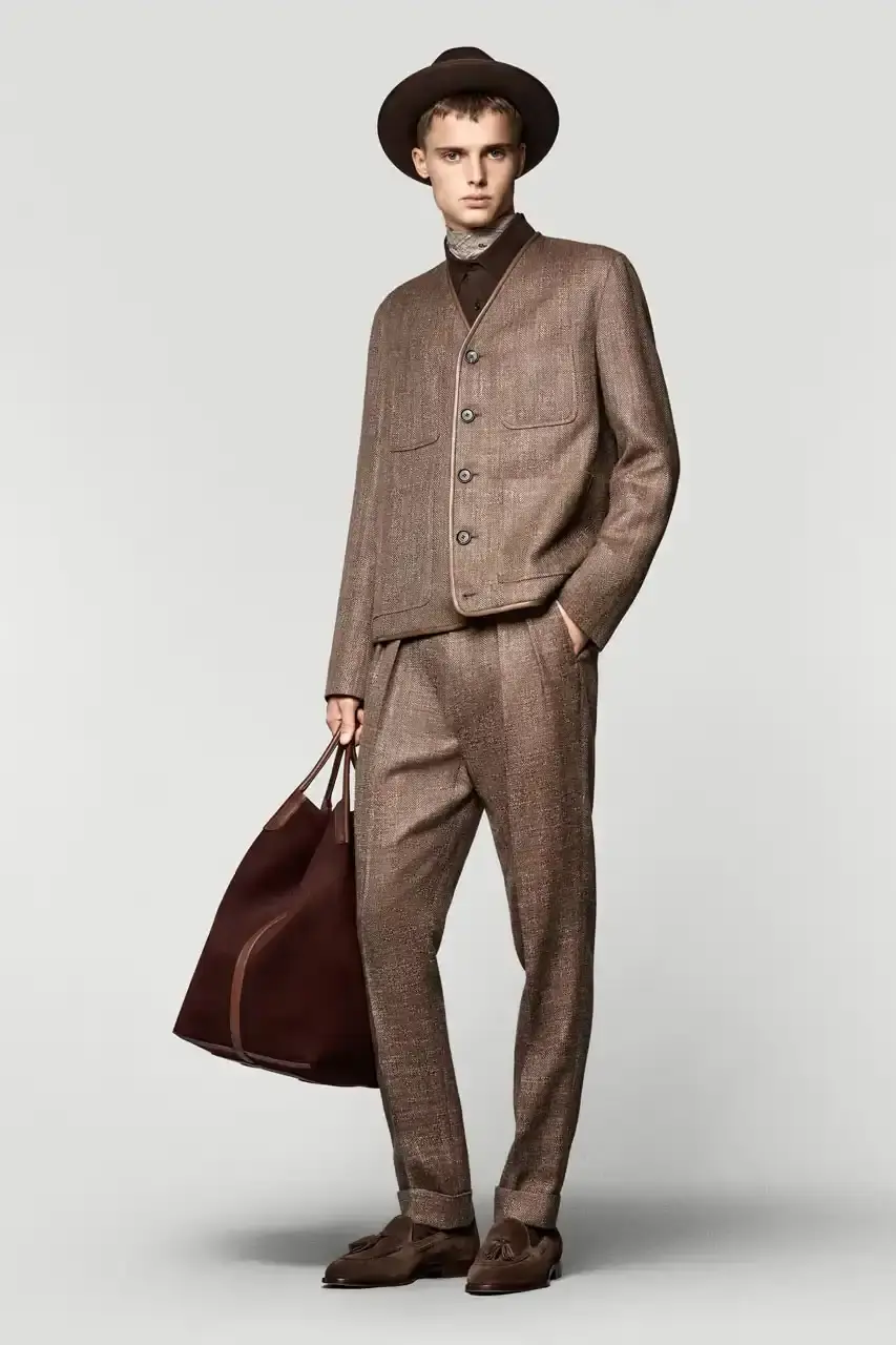 LORO PIANA TAKES EQUESTRIAN CUES FOR FALL/WINTER 2025-26 LORO PIANA TAKES EQUESTRIAN CUES FOR FALL/WINTER 2025-26 (image 48 of 49)