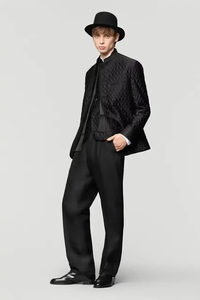 LORO PIANA TAKES EQUESTRIAN CUES FOR FALL/WINTER 2025-26 LORO PIANA TAKES EQUESTRIAN CUES FOR FALL/WINTER 2025-26 (image 3 of 49)