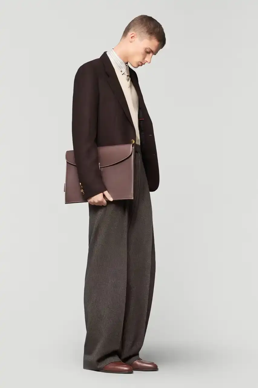 LORO PIANA TAKES EQUESTRIAN CUES FOR FALL/WINTER 2025-26 LORO PIANA TAKES EQUESTRIAN CUES FOR FALL/WINTER 2025-26 (image 13 of 49)