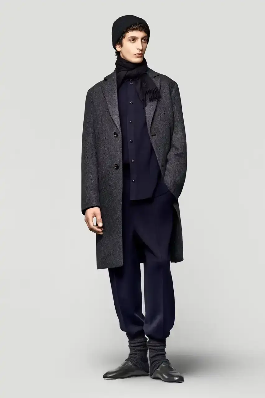 LORO PIANA TAKES EQUESTRIAN CUES FOR FALL/WINTER 2025-26 LORO PIANA TAKES EQUESTRIAN CUES FOR FALL/WINTER 2025-26 (image 10 of 49)