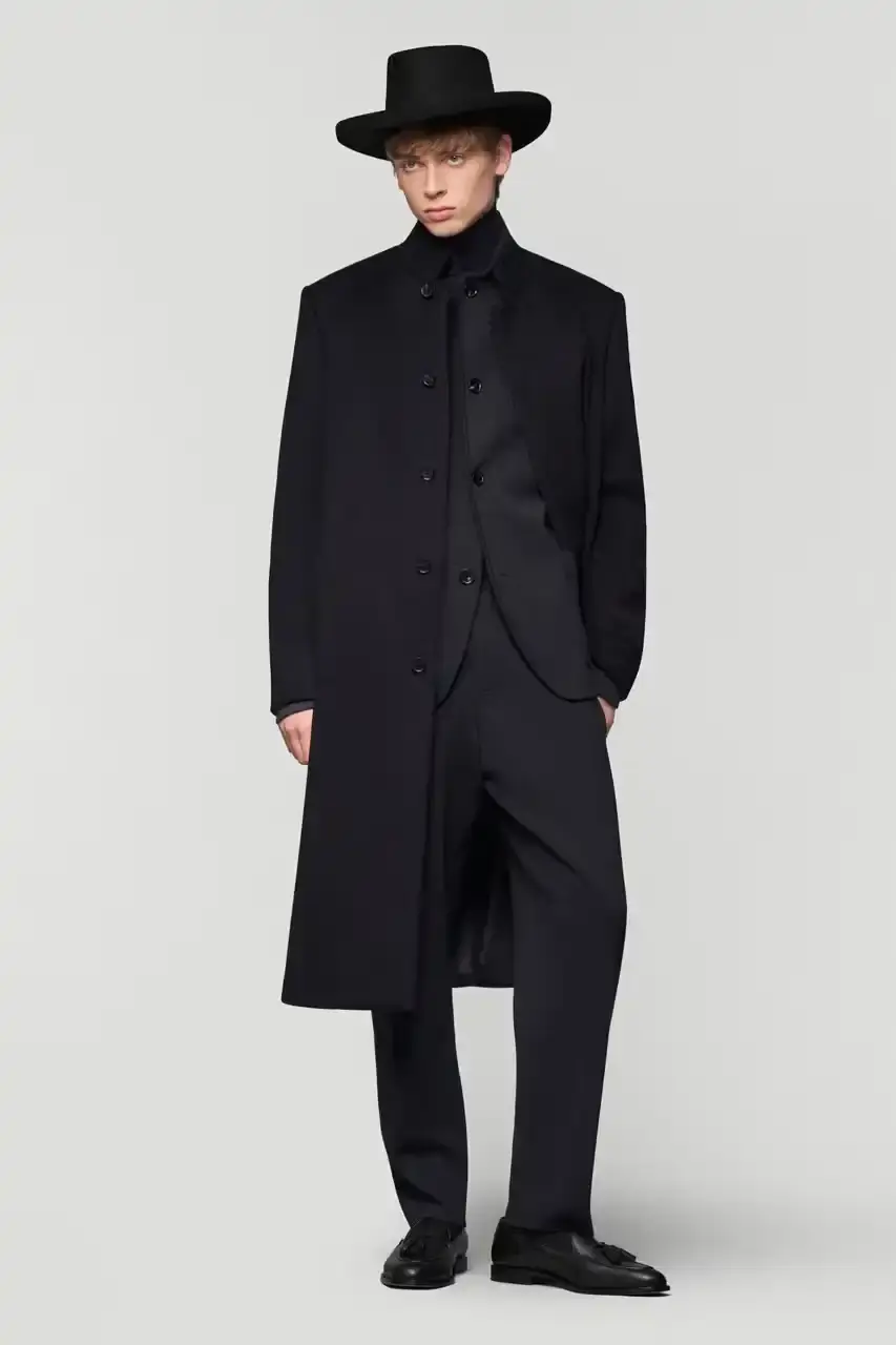 LORO PIANA TAKES EQUESTRIAN CUES FOR FALL/WINTER 2025-26 LORO PIANA TAKES EQUESTRIAN CUES FOR FALL/WINTER 2025-26 (image 5 of 49)