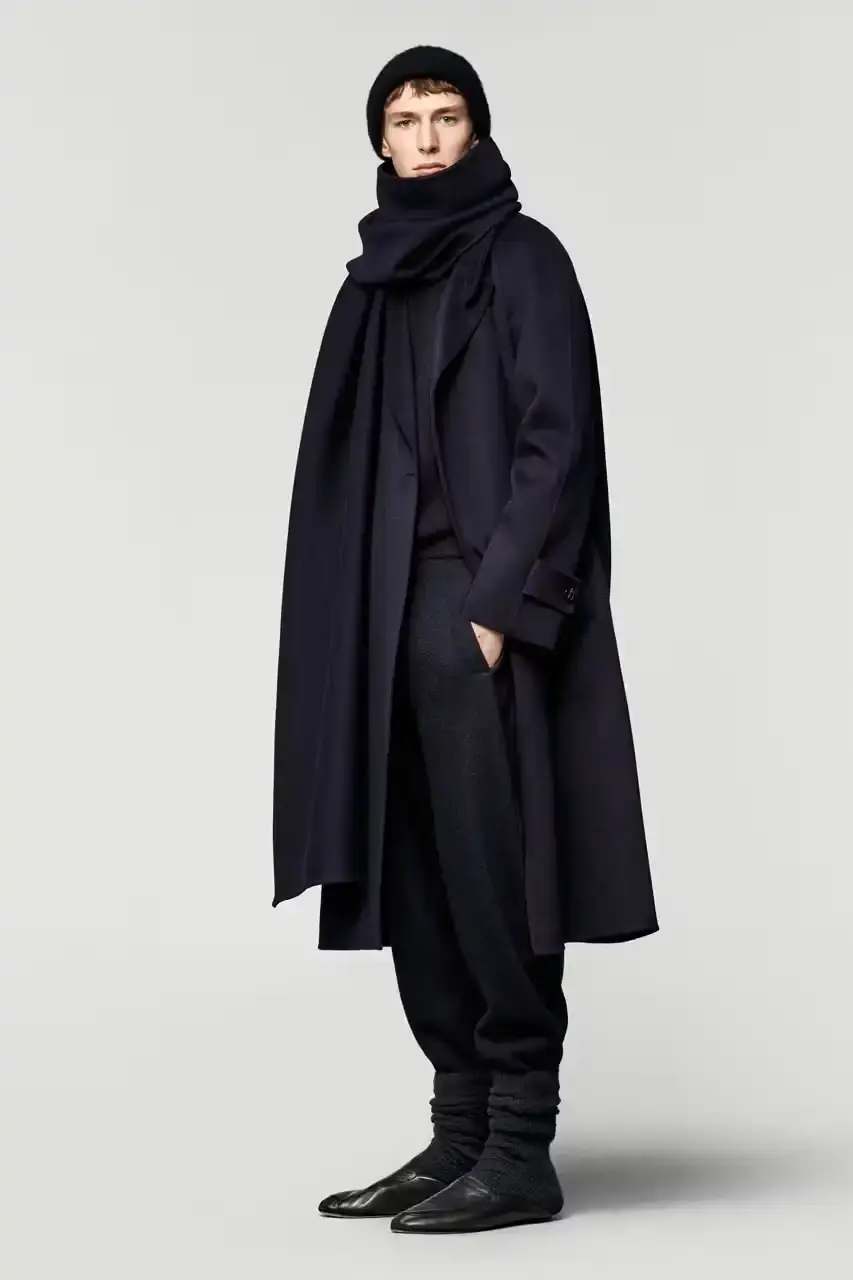 LORO PIANA TAKES EQUESTRIAN CUES FOR FALL/WINTER 2025-26 LORO PIANA TAKES EQUESTRIAN CUES FOR FALL/WINTER 2025-26 (image 7 of 49)