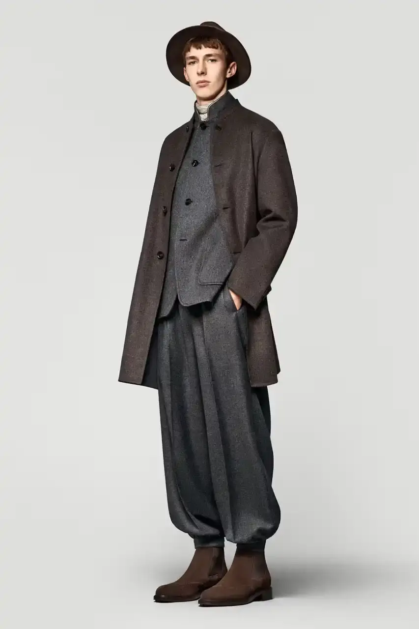 LORO PIANA TAKES EQUESTRIAN CUES FOR FALL/WINTER 2025-26 LORO PIANA TAKES EQUESTRIAN CUES FOR FALL/WINTER 2025-26 (image 44 of 49)