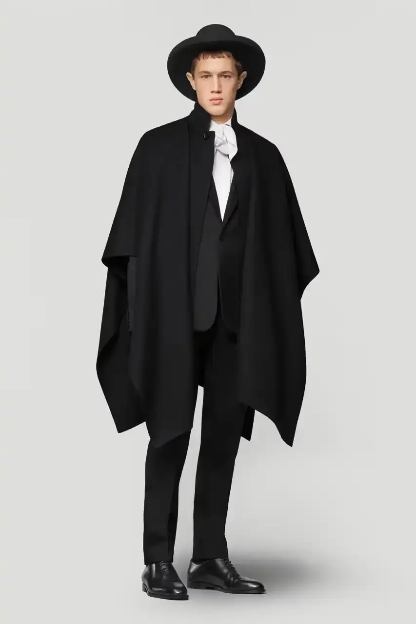 LORO PIANA TAKES EQUESTRIAN CUES FOR FALL/WINTER 2025-26 LORO PIANA TAKES EQUESTRIAN CUES FOR FALL/WINTER 2025-26 (image 4 of 49)