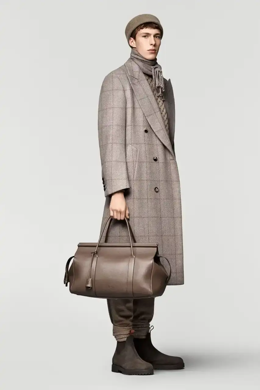 LORO PIANA TAKES EQUESTRIAN CUES FOR FALL/WINTER 2025-26 LORO PIANA TAKES EQUESTRIAN CUES FOR FALL/WINTER 2025-26 (image 17 of 49)