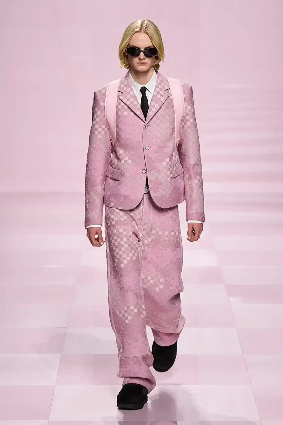 Louis Vuitton Louis Vuitton's Fall/Winter 2025 menswear collection, detailing the creative collaboration between Pharrell Williams and NIGO, featuring streetwear elements, Japanese craftsmanship, and French luxury design, with references to historical brand elements and new patterns. (image 15 of 23)