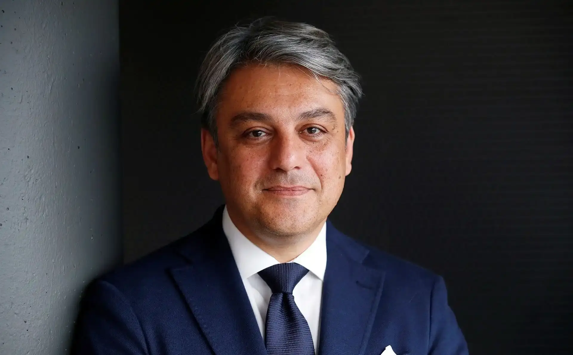image reports on the expected leadership transition at luxury conglomerate Kering, where Renault's departing CEO Luca de Meo is rumored to replace François-Henri Pinault. The piece covers Kering's current financial challenges, including declining Gucci sales and significant debt, while examining de Meo's track record at Renault and potential qualifications for leading the luxury goods transformation.