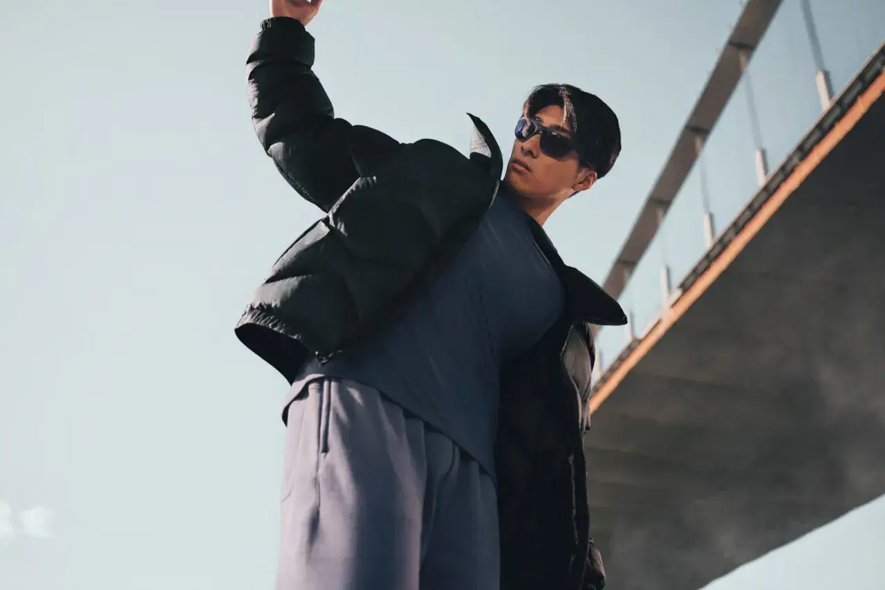 LULULEMON OUTERWEAR COLLECTION LAUNCHES ON ZALANDO Lululemon technical outerwear collection at Zalando, including down parkas and insulated jackets worn by brand ambassadors in a city campaign. (image 3 of 9)