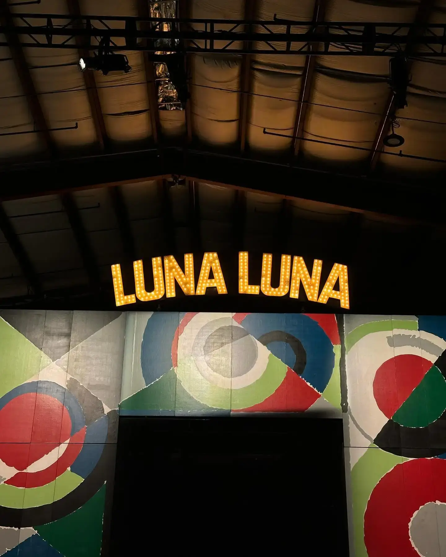 Luna Luna: Forgotten 1987 art carnival revived in NYC. Features works by Basquiat, Haring, Dalí. Drake-backed exhibition at The Shed from November 20. Immersive experience with artist-designed amusements and exclusive merchandise
