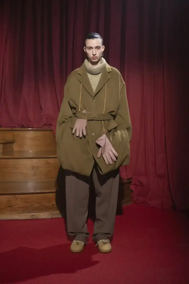 MAGLIANO SHOWS PROVINCIAL STYLE FOR FALL/WINTER 2026 Magliano Fall/Winter 2026 collection features provincial-inspired designs with textured fabrics and layered silhouettes paris fashion week (image 10 of 22)