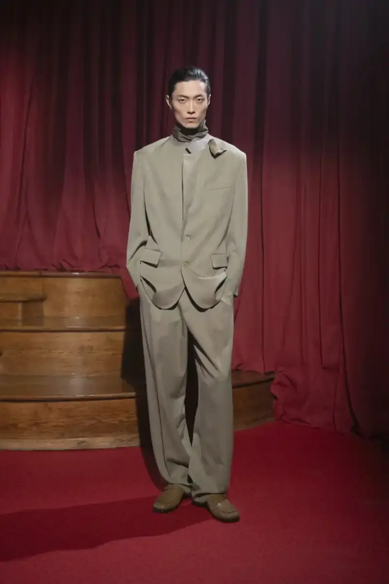 MAGLIANO SHOWS PROVINCIAL STYLE FOR FALL/WINTER 2026 Magliano Fall/Winter 2026 collection features provincial-inspired designs with textured fabrics and layered silhouettes paris fashion week (image 8 of 22)