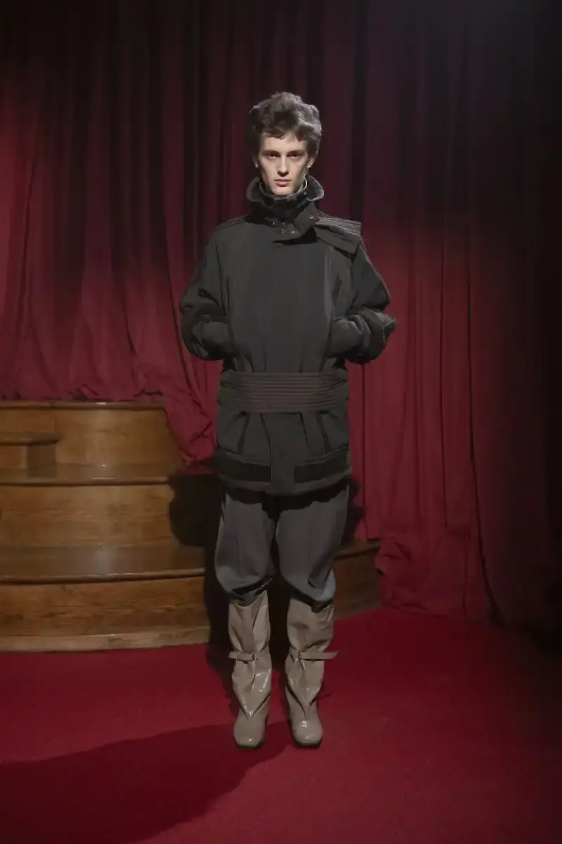 MAGLIANO SHOWS PROVINCIAL STYLE FOR FALL/WINTER 2026 Magliano Fall/Winter 2026 collection features provincial-inspired designs with textured fabrics and layered silhouettes paris fashion week (image 18 of 22)