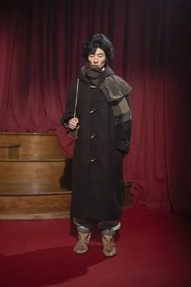 MAGLIANO SHOWS PROVINCIAL STYLE FOR FALL/WINTER 2026 Magliano Fall/Winter 2026 collection features provincial-inspired designs with textured fabrics and layered silhouettes paris fashion week (image 12 of 22)