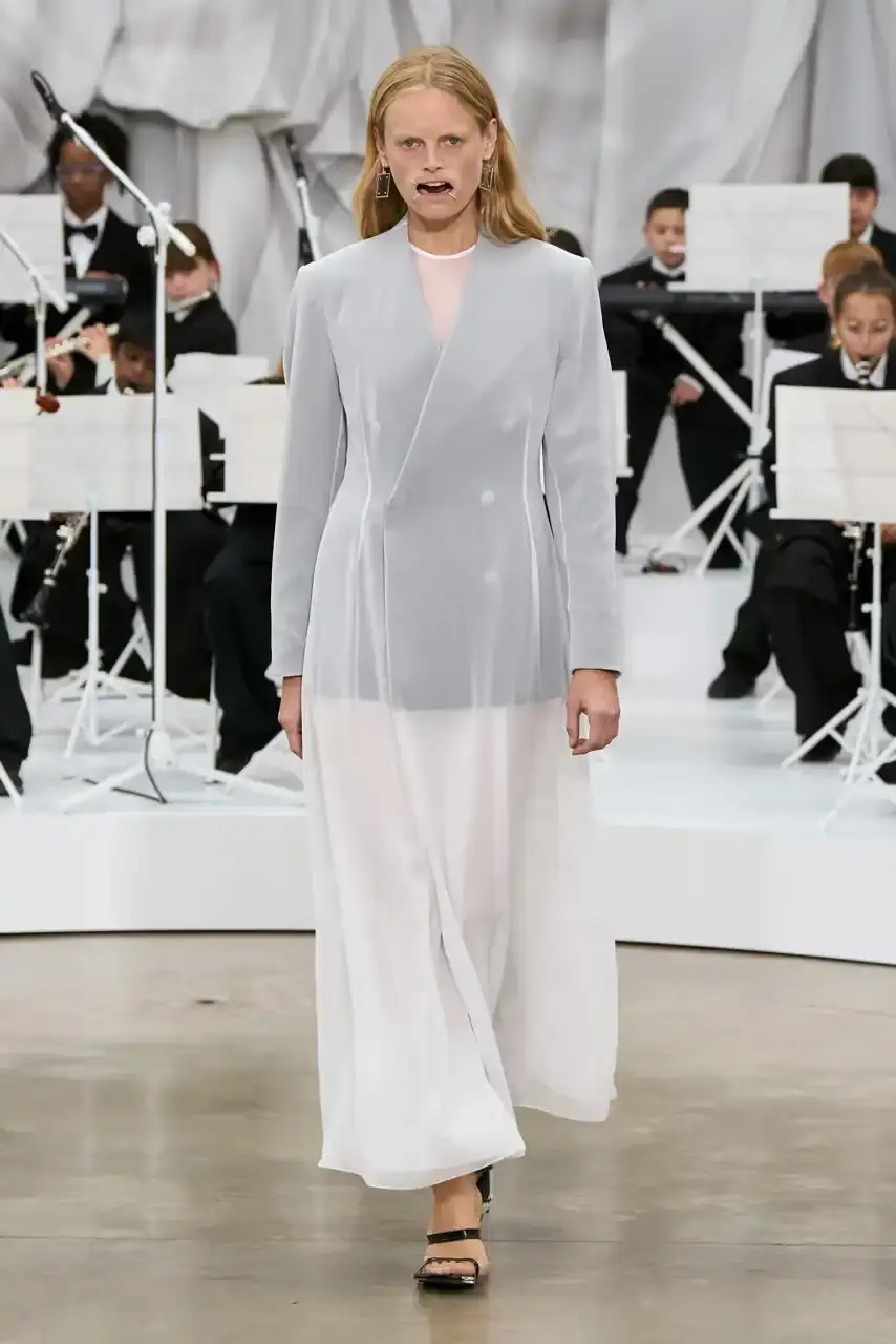 MAISON MARGIELA SS26 SHOW REVIEW Review of Glenn Martens' first co-ed ready-to-wear collection for Maison Margiela Spring Summer 2026, featuring new tailoring techniques, upcycled materials, and distinctive silhouettes. (image 23 of 49)