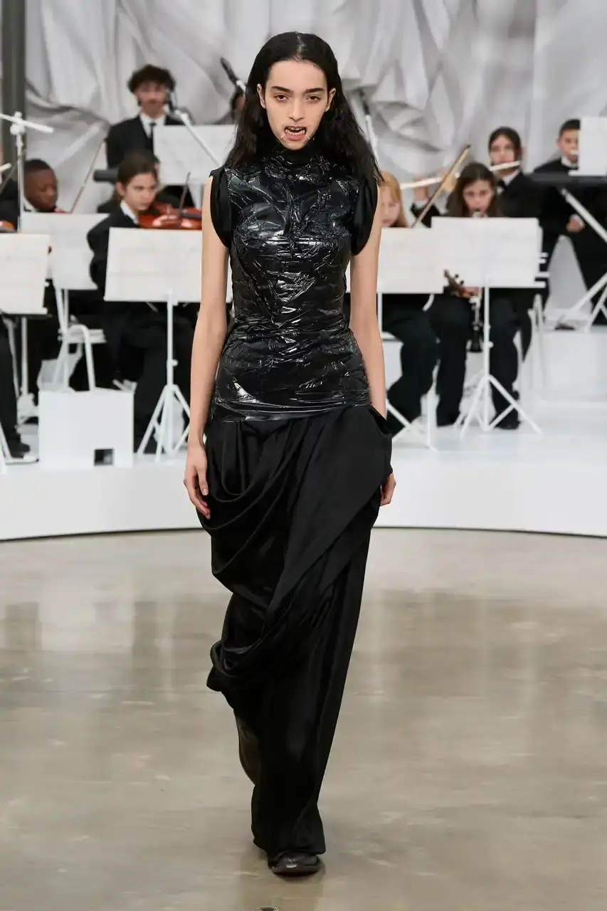 MAISON MARGIELA SS26 SHOW REVIEW Review of Glenn Martens' first co-ed ready-to-wear collection for Maison Margiela Spring Summer 2026, featuring new tailoring techniques, upcycled materials, and distinctive silhouettes. (image 3 of 49)